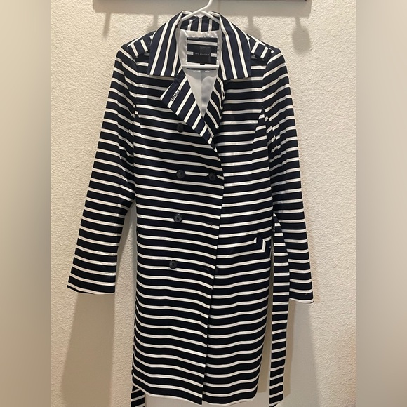 Black and white striped coat | Size Medium - Picture 1 of 2
